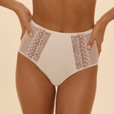 Radieuse Retro Brief in Natural