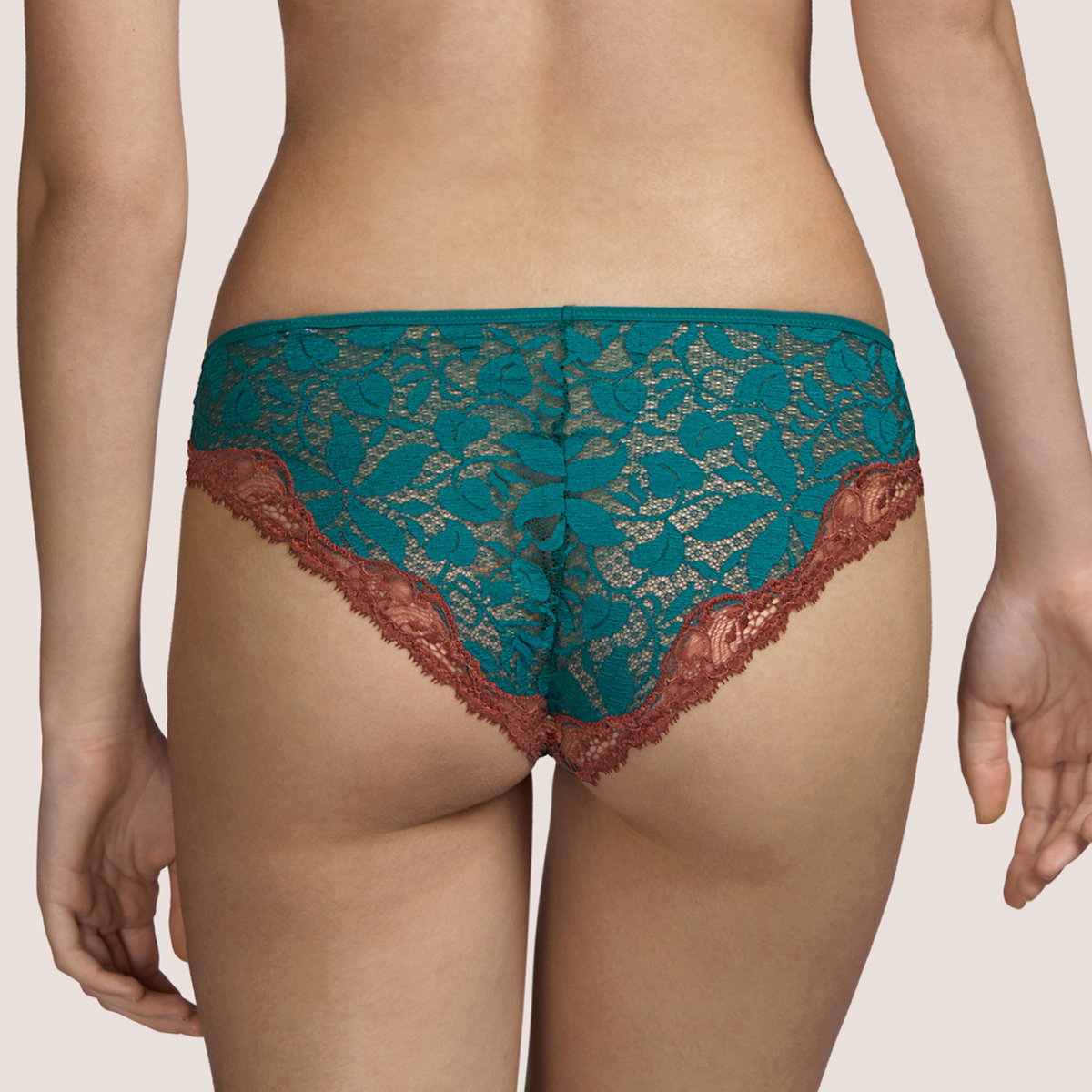 Slip String Andres Sarda Taille 38 - Couleur Fuchsia - Modèle Grec - Neuf Avec Étiquettes