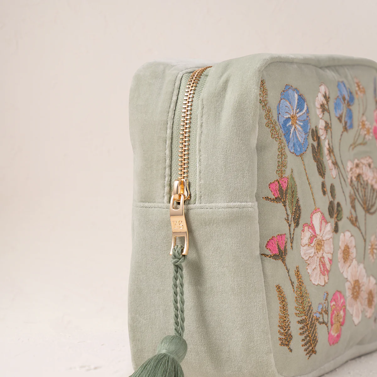 Pressed Flowers Velvet Wash Bag in Sage