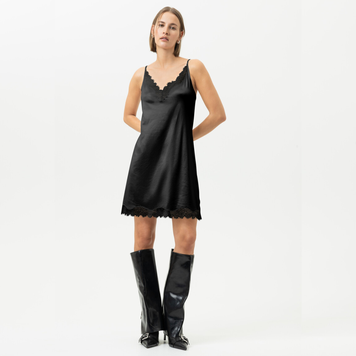 Serie Pure Shine Lace Short Negligé in Black