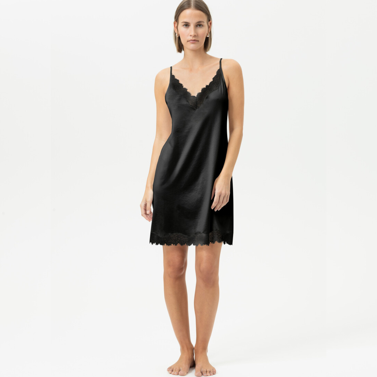 Serie Pure Shine Lace Short Negligé in Black
