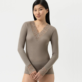 Serie Wool Love Long Sleeved V-Neck Top in Deep Taupe