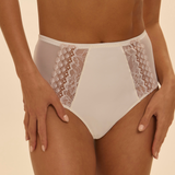 Radieuse Retro Brief in Natural