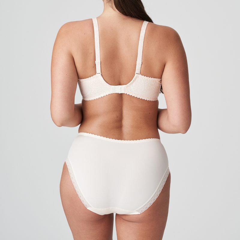 Gythia Full Brief in Geisha