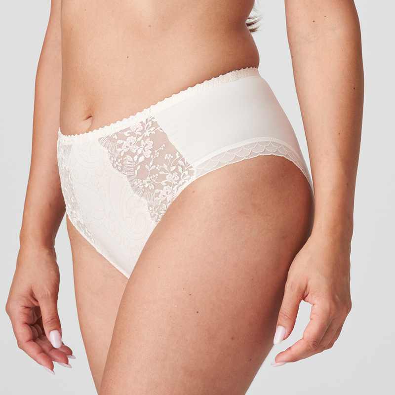 Gythia Full Brief in Geisha